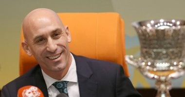 رئيس الاتحاد الإسبانى يهاجم مدرب برشلونة قبل قمة أتلتيكو فى جدة