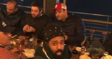 أوتاكا يقلد المعلق الرياضى بلال أحمد علام بحضور نجوم مسرحية "عطل فنى".. فيديو