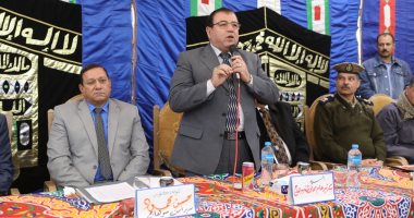 صور.. السكرتير المساعد بسوهاج يشهد صلح بين أبناء عمومة بدار السلام