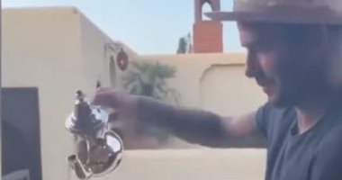 بيكهام يستعرض مهارة "صب الشاى" فى رحلة مع أسرته بمراكش.. فيديو