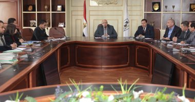 محافظ بنى سويف يبحث إجراءات تفعيل قانون التصالح فى مخالفات البناء