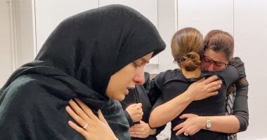 نصب تذكارى بالشموع من أهالى الطائرة الأوكرانية المنكوبة