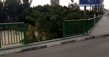 صور.. سقوط جزء من سور كوبرى أكتوبر بنزلة الزمالك
