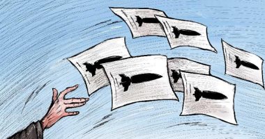 كاريكاتير صحيفة كويتية.. صواريخ إيران من ورق