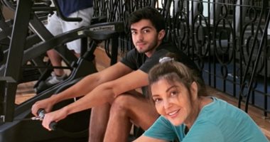 ابن سميرة سعيد يهنئها بعيد ميلادها بصورهم فى الجيم: عيد ميلاد سعيد يا أمى