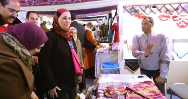 وزيرة التضامن تزور معرض "ديارنا" للأسر المنتجة وتشدد على الاهتمام بالجودة