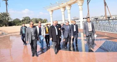 محافظ المنيا يتفقد عدد من المشروعات لبحث تطويرها.. صور