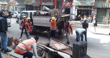 إزالة سوق عمره 15 سنة بشارع سليمان جوهر.. المحافظ ومدير الأمن يقودان حملات الإزالة.. المحافظة تلقت شكاوى حول الإزعاج المستمر ومضايقات الباعة للمارة والسكان.. ومطالب بإيجاد بديل للباعة الجائلين.. صور