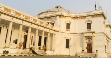 مجلس النواب ينكس أعلامه حدادا على رحيل السلطان قابوس.. صور