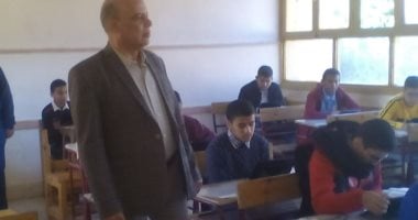 صور.. وكيل تعليم الأقصر يتابع امتحانات الثانوية بالفترتين الصباحية والمسائية