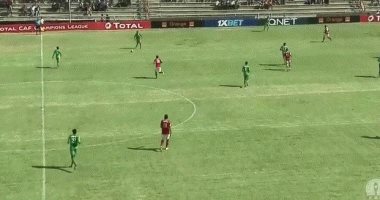 نهاية الشوط الأول.. بلاتينيوم يستغل أخطاء دفاعات الأهلى ويتقدم بهدف