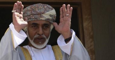 تنكيس الأعلام ثلاثة أيام حدادا.. الإمارات تنعى السلطان قابوس بن سعيد