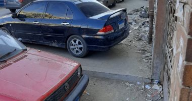 "سيبها علينا"..  شكوى من ركن السيارات أعلى رصيف المشاة بميدان ابن الحكم