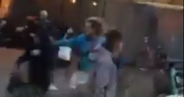 "مثلى الجنس" يعتدى على محجبة في ألمانيا.. فيديو يقلب السوشيال ميديا