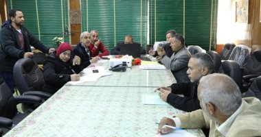صور.. بدء أعمال تقدير الدرجات لطلاب الصفين الأول والثانى الثانوى فى الوادى الجديد