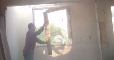 صور.. إزالة طابقين من عقار فى السيدة زينب .. اعرف السبب