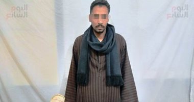 صور.. مباحث الآثار تضبط عاملا بحوزته 39 قطعة أثرية بمركز القوصية أسيوط
