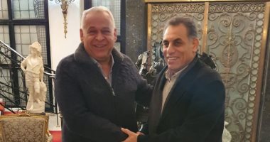 صور .. توقيع حمادة صدقى لتدريب سموحة بمنزل فرج عامر 