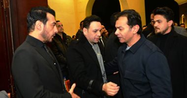 مصطفى قمر ووليد سعد وفيفى عبده ومى كساب فى عزاء والد إيهاب توفيق..فيديو وصور