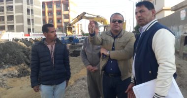 صور.. رئيس مدينة المحلة يتابع أعمال ربط خطوط انحداد جديدة أمام وابور النور