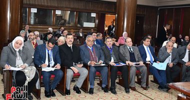 نواب يشتكون مصرع مواطنين بالصعق الكهربائى.. ووزير الكهرباء: "مقدرش أدافع" 