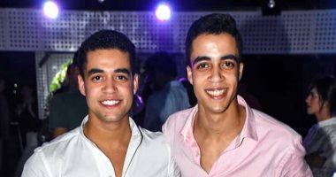 خالد أنور وشقيقه فولة واتقسمت نصين .. والجمهور: إزاي شبه بعض كده