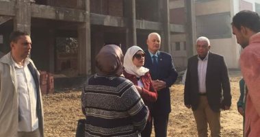 صور.. نائب محافظ القليوبية تجرى جولة للمشروعات التعليمية المتعثرة