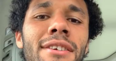 "الله الله يا مصر".. محمد الننى يغنى أنشودة مشارى راشد.. "فيديو"