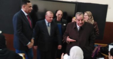 صور.. محافظ الدقهلية يتفقد امتحانات الصف الثانى الثانوى على التابلت