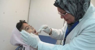 صور.. فحص 1477 مواطنا فى قافلة مجانية بـقرية فى بني سويف 