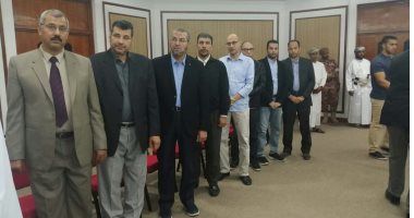 صور.. الجالية المصرية بعمان تقدم واجب العزاء فى السلطان قابوس