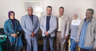 صور.. مدير تضامن إسنا ولجنة من الوزارة يراجعون عمل المراقبة الاجتماعية وندوة تثقيفية لبرنامج 2 كفاية بالقري