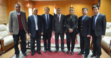 صور.. رئيس جامعة الأقصر يلتقى نائب السفير الصينى لبحث سبل التعاون