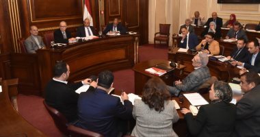صور.. مطالب برلمانية بتطبيق قانون الطوارئ على تجار طفايات الحريق المغشوشة    