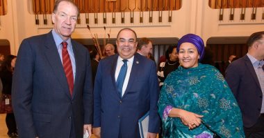 صور.. البنك الدولى يكرم محمود محيى الدين بعد نهاية عملة 
