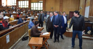 جامعة سوهاج تبحث موقف المشروعات الجديدة.. واستمرار إمتحانات الفصل الدراسى الأول.. صور