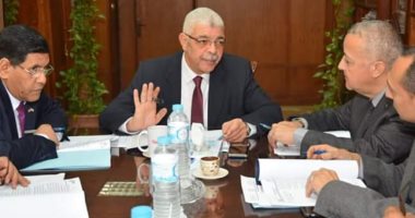 نائب رئيس جامعة المنوفية للدراسات العليا يعقد اجتماع لجنة وحدة حساب البحوث العلمية