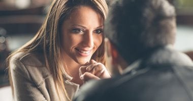 7 علامات على وقوع أنثى برج السرطان فى الحب.. "هتأكله وتعامله بأمومة"