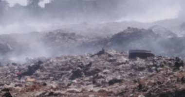 سيبها علينا .. شكوى من تجميع القمامة وحرقها بقرية نجع تمام بسوهاج