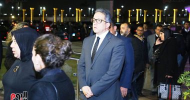 شاهد.. رئيس الوزراء ووزراء ومحافظين وفنانين فى عزاء نجل مايا مرسى
