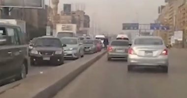 النشرة المرورية.. كثافات متحركة للسيارات بمحاور القاهرة والجيزة