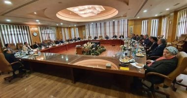انعقاد اجتماع مديرى الشركة المصرية للمطارات لمتابعة التطوير.. صور 