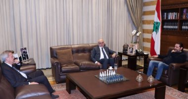 سعد الحريرى يترأس اجتماعا بحضور وزير المال وحاكم مصرف لبنان.. صور