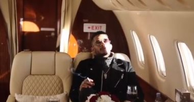 بصورة من طائرة خاصة.. محمد رمضان يشوق جمهوره لكليب كازانوفا.. فيديو