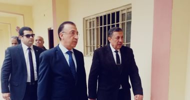 محافظ الإسكندرية يتفقد لجان امتحان الشهادة الإعدادية