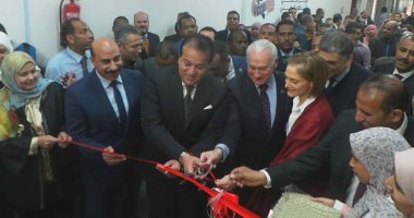 وزير التعليم العالى يفتتح مركز التطوير المهنى في أسوان الجديدة.. صور
