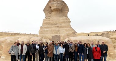 زاهى حواس يكشف أسرار أبو الهول لوفد من البنك الدولى بحضور وزيرة التعاون
