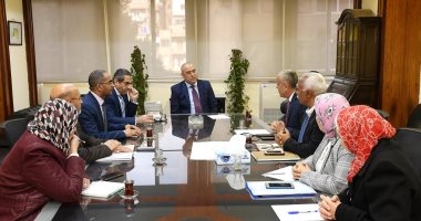 وزير الإسكان يتابع موقف خدمات مياه الشرب والصرف الصحى بالمدن الجديدة