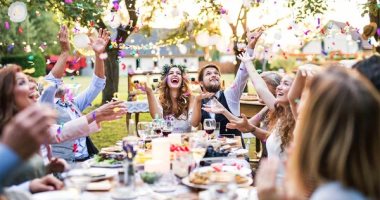 5 أخطاء إتيكيت تفسد حفل الخطوبة.. إرسال دعوات إلكترونية أسوأها
