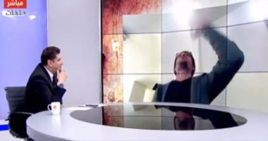 مين عزام التميمى ومن يطعم فمك.. شاهد إحراج وائل غنيم لمذيع مكملين